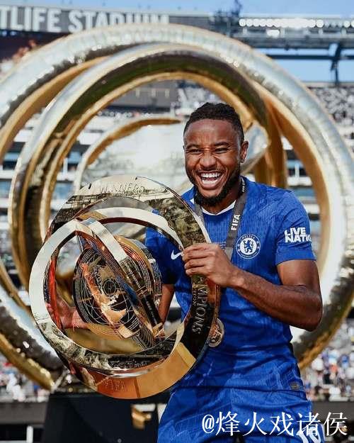 恩昆库晒世俱杯冠军照：以伟大荣耀为赛季圆满收官
